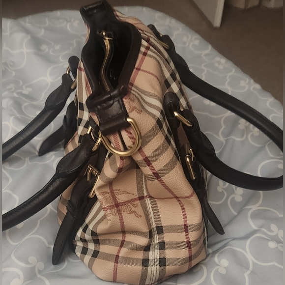 Authentic Burberry checkered bag - Picture 5 of 6